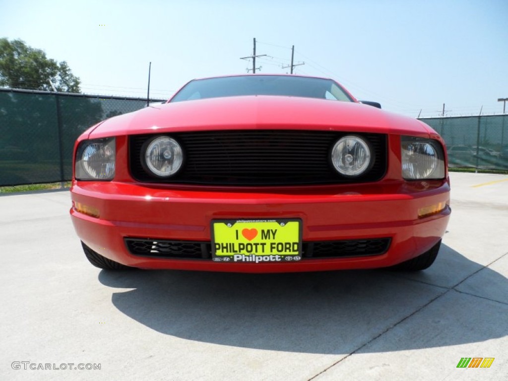 2005 Mustang V6 Deluxe Coupe - Torch Red / Medium Parchment photo #9