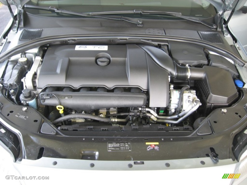 2011 Volvo XC70 T6 AWD Engine Photos