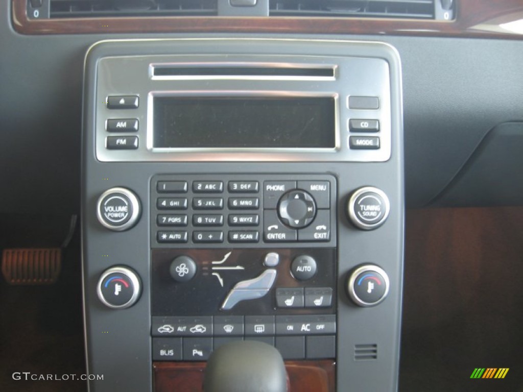 2011 Volvo XC70 T6 AWD Controls Photos
