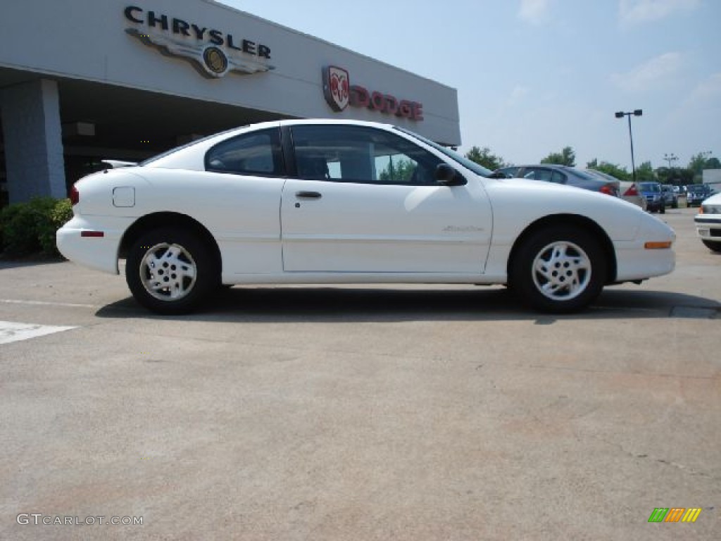 1998 Sunfire SE Coupe - Bright White / Graphite photo #2