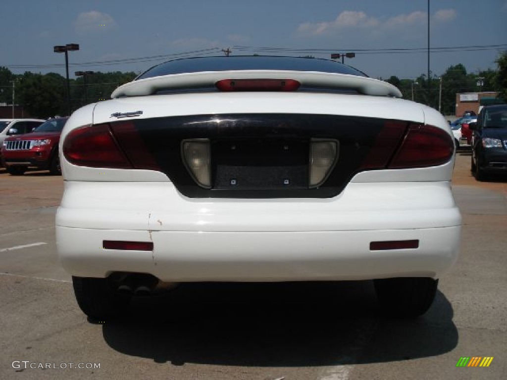 1998 Sunfire SE Coupe - Bright White / Graphite photo #4