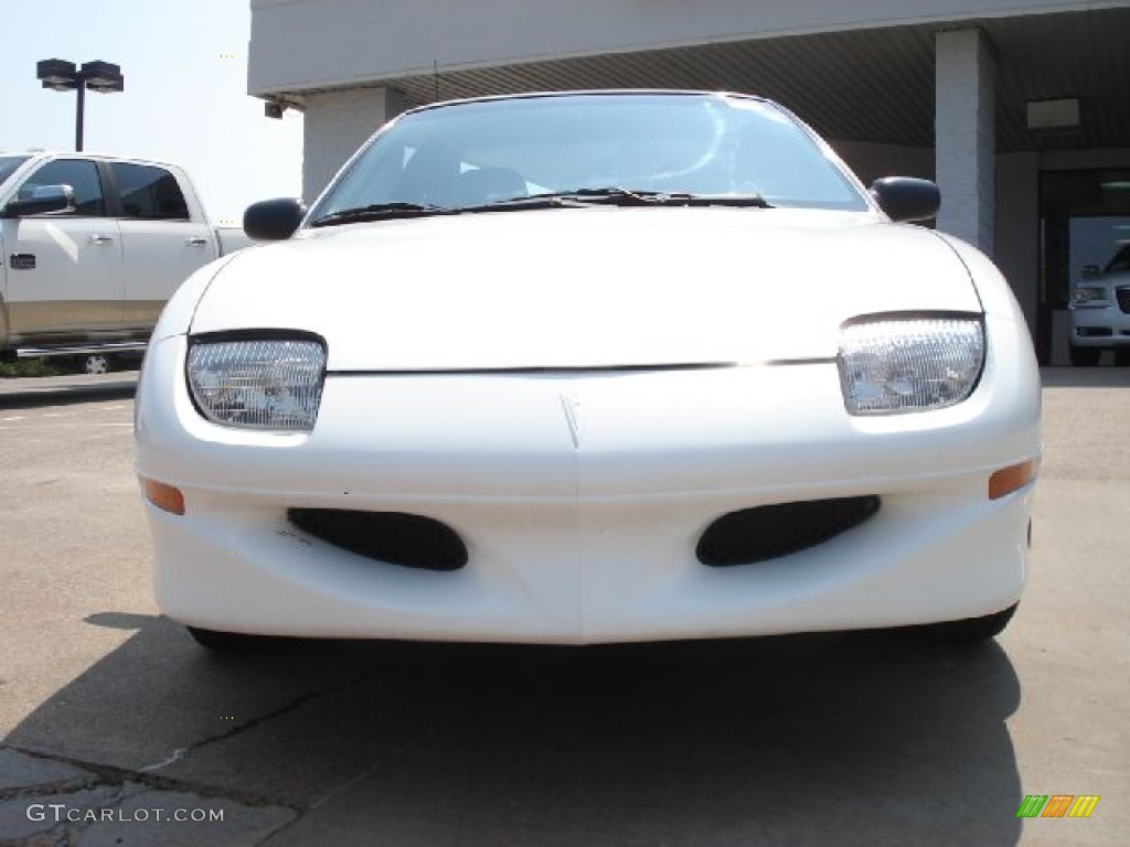1998 Sunfire SE Coupe - Bright White / Graphite photo #8