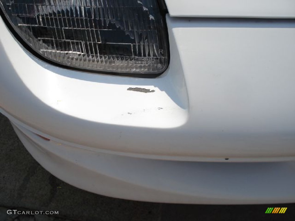 1998 Sunfire SE Coupe - Bright White / Graphite photo #29