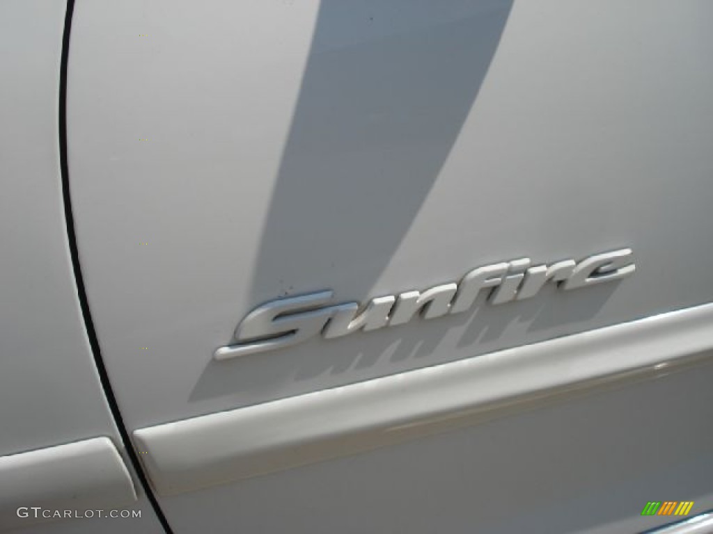 1998 Sunfire SE Coupe - Bright White / Graphite photo #30