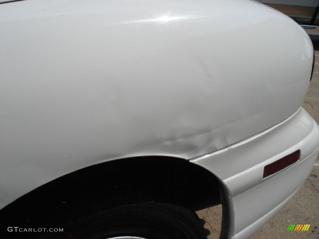 1998 Sunfire SE Coupe - Bright White / Graphite photo #31