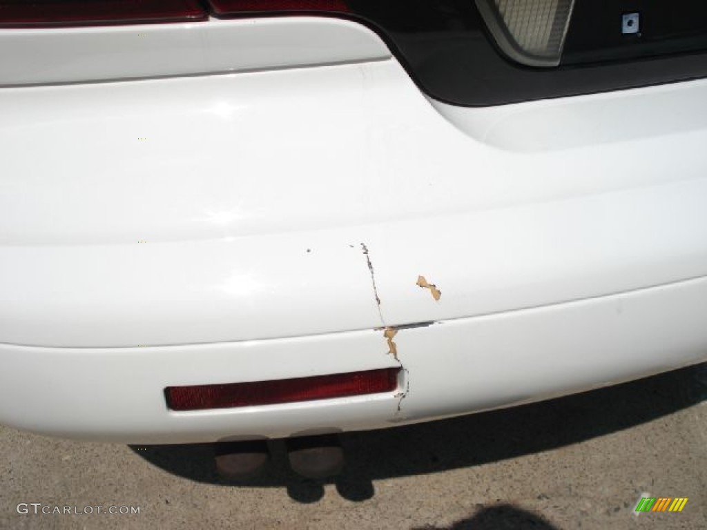 1998 Sunfire SE Coupe - Bright White / Graphite photo #32