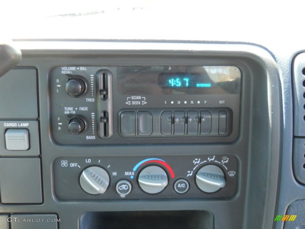 1998 Chevrolet C/K 2500 C2500 Regular Cab Chassis Controls Photo #50052264