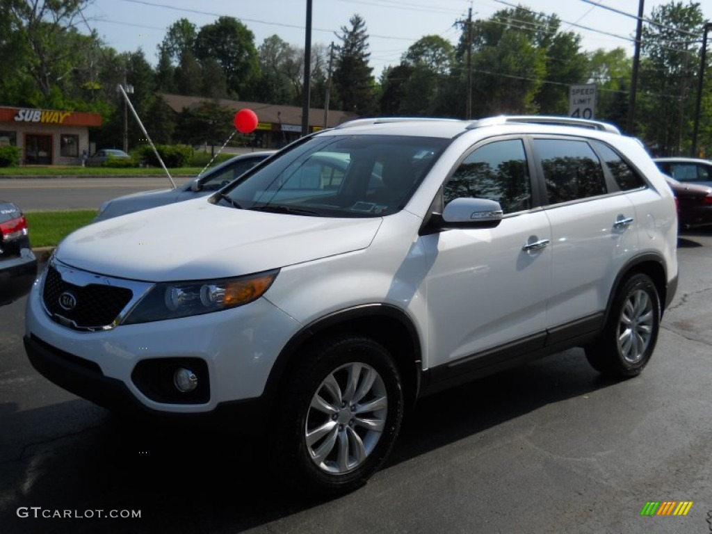 Snow White Pearl Kia Sorento