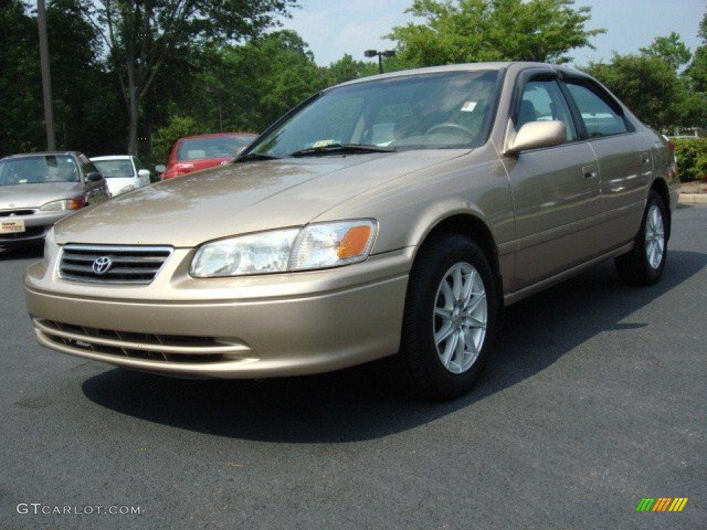 2001 Camry LE - Cashmere Beige Metallic / Oak photo #1