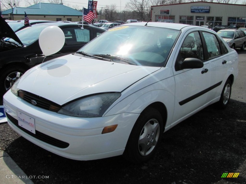 2004 Focus LX Sedan - Cloud 9 White / Medium Graphite photo #1