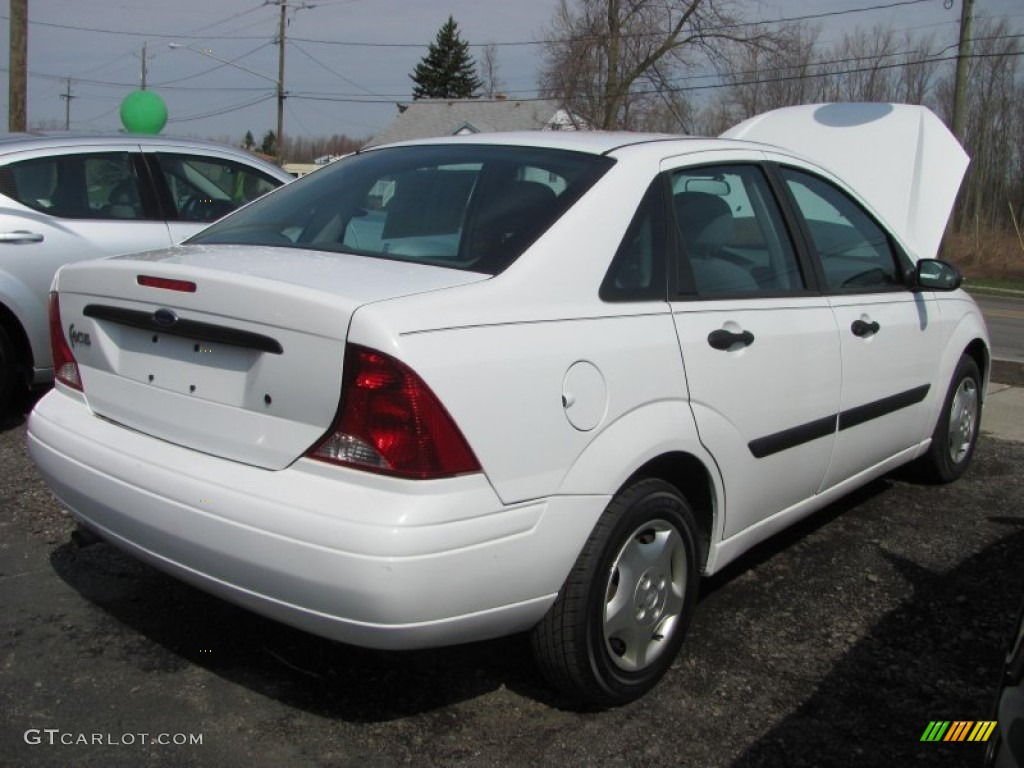 2004 Focus LX Sedan - Cloud 9 White / Medium Graphite photo #2