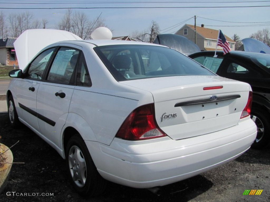 2004 Focus LX Sedan - Cloud 9 White / Medium Graphite photo #8