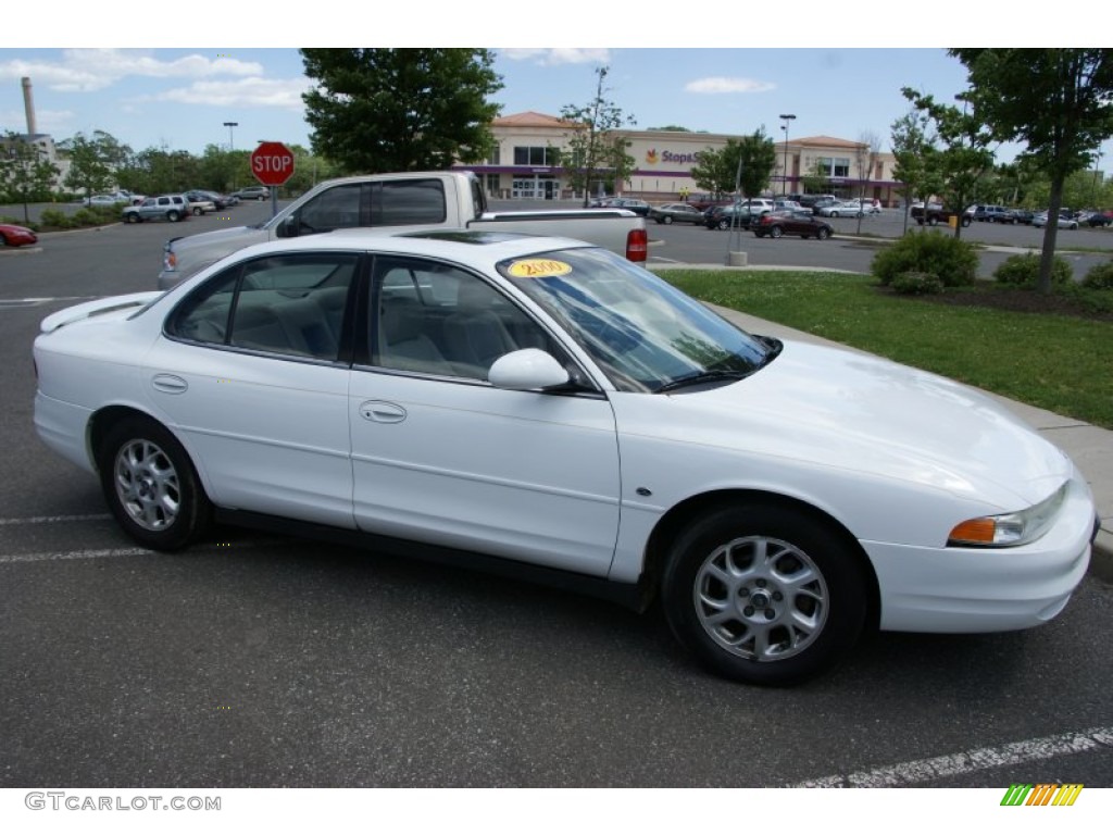 2000 Intrigue GL - Arctic White / Neutral photo #3