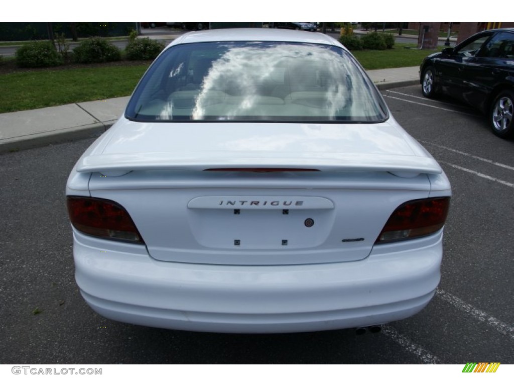 2000 Intrigue GL - Arctic White / Neutral photo #5