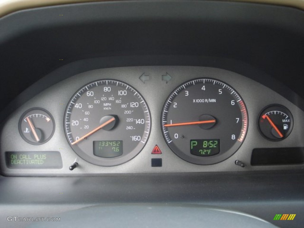 2003 Volvo XC70 AWD Gauges Photo #50071864