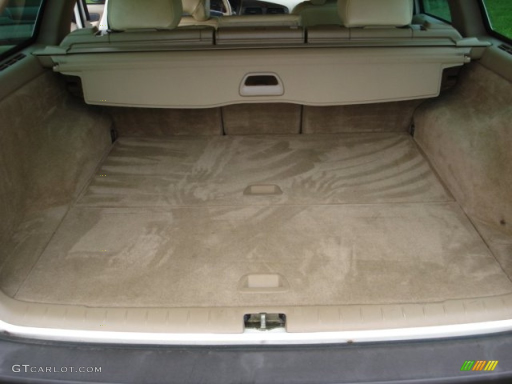 2003 Volvo XC70 AWD Trunk Photo #50071921