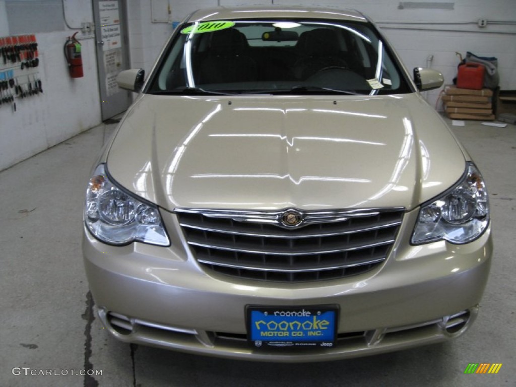 2010 Sebring Limited Sedan - White Gold / Dark Slate Gray photo #10