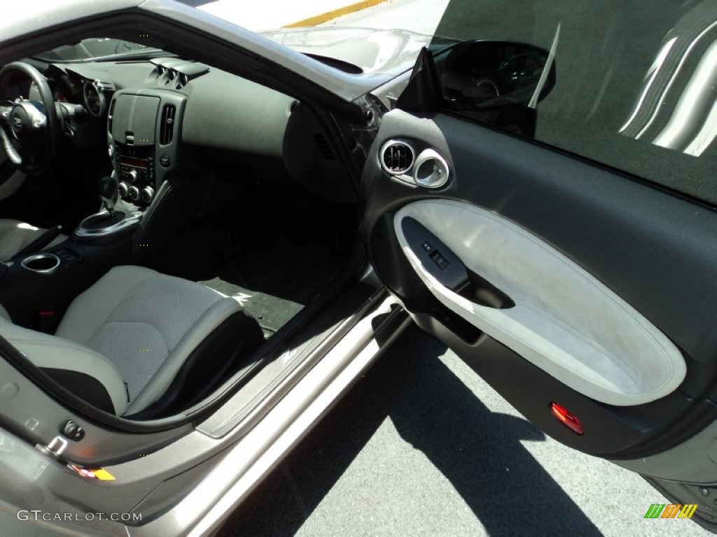 2009 Nissan 370Z Touring Coupe Gray Leather Door Panel Photo #50073754