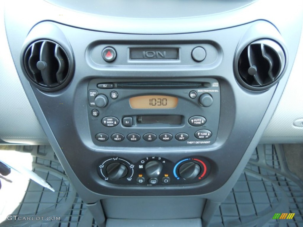 2003 Saturn ION 3 Sedan Controls Photo #50078581