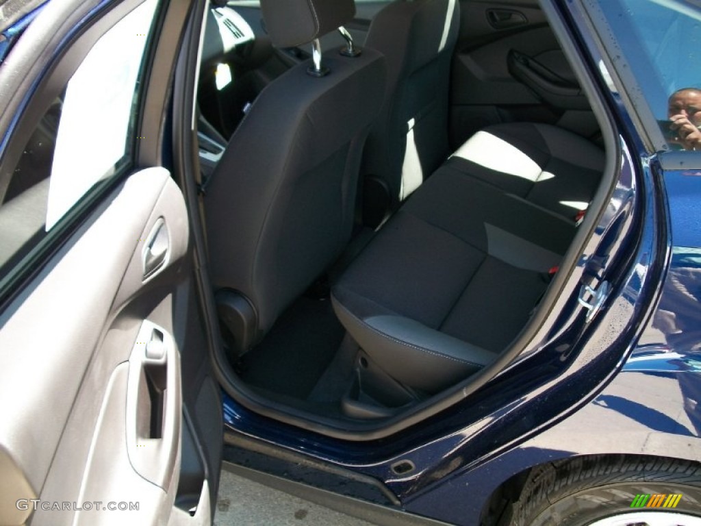 2012 Focus SE Sedan - Kona Blue Metallic / Charcoal Black photo #9