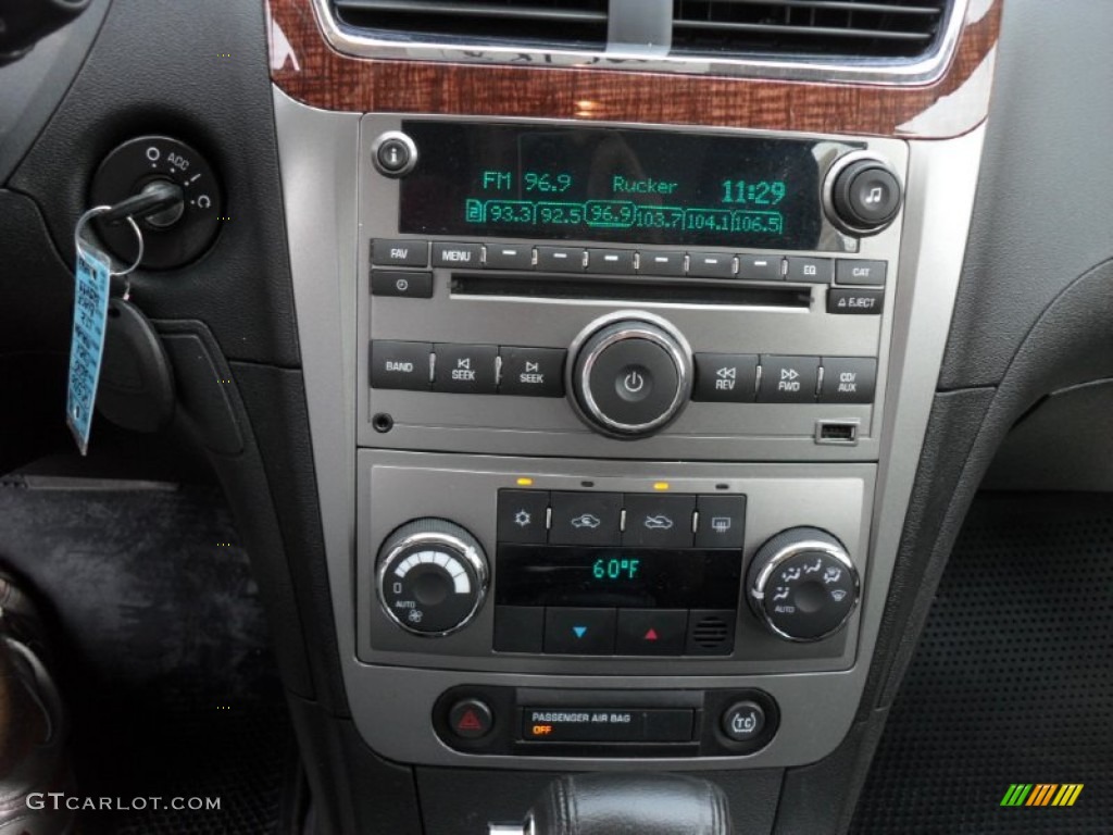 2010 Chevrolet Malibu LTZ Sedan Controls Photo #50083757