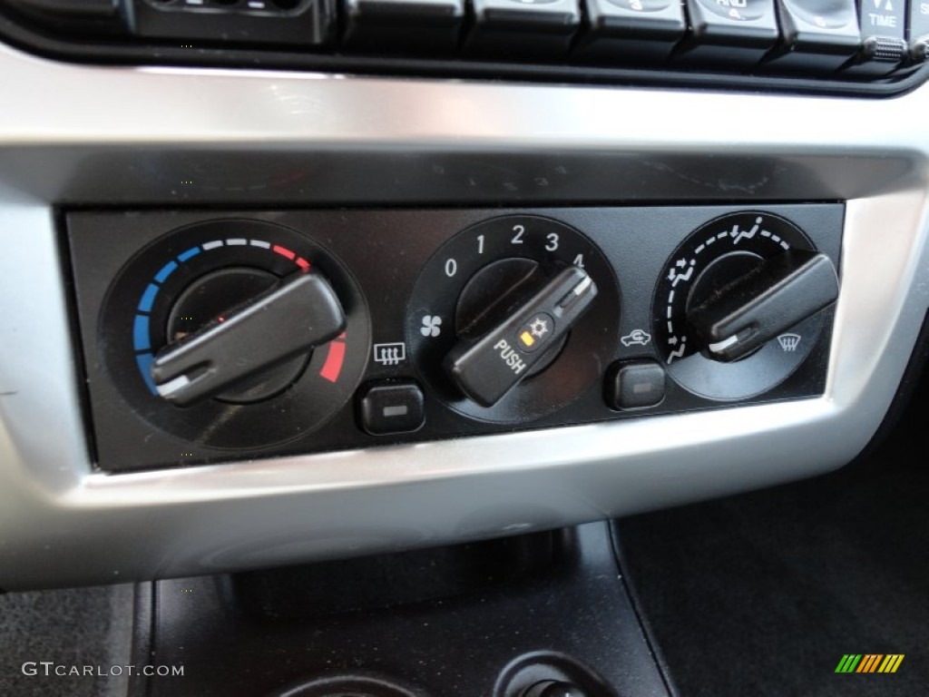 2004 Dodge Stratus R/T Coupe Controls Photo #50084618