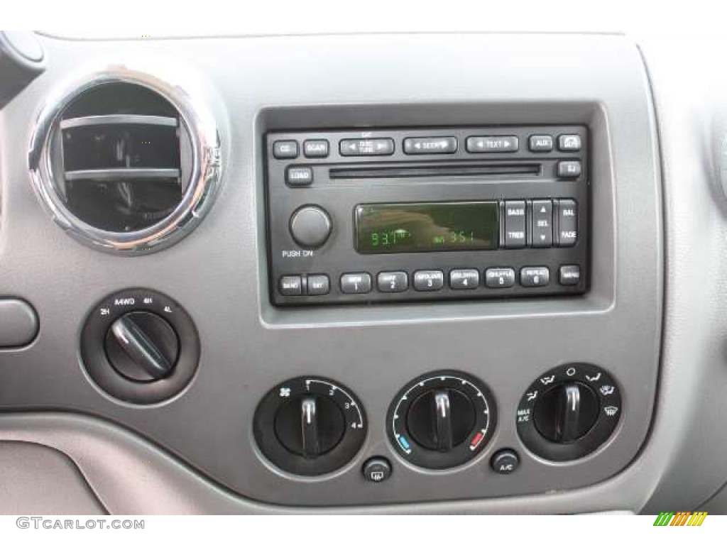 2006 Ford Expedition XLT 4x4 Controls Photo #50088174
