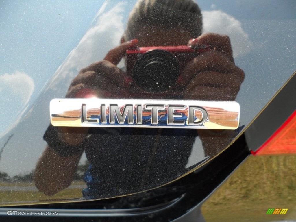 2011 Sonata Limited 2.0T - Midnight Black / Gray photo #17