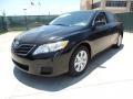 Black - Camry LE Photo No. 7