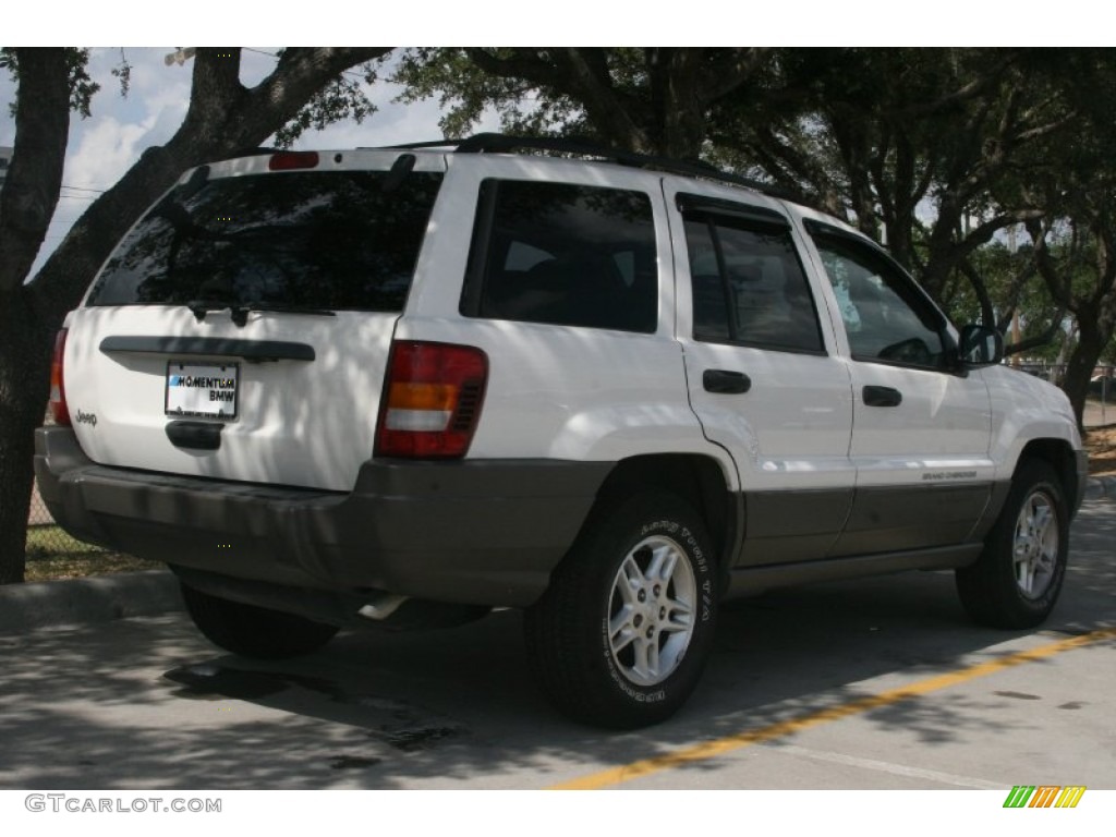 2004 Grand Cherokee Laredo - Stone White / Taupe photo #3
