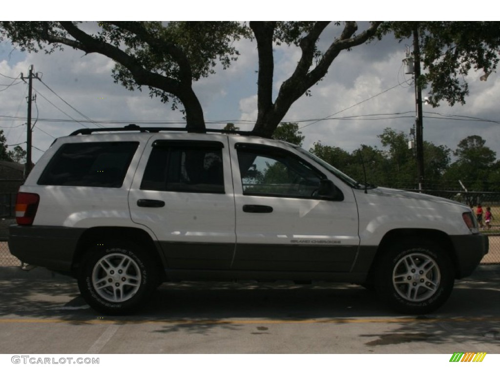 2004 Grand Cherokee Laredo - Stone White / Taupe photo #4
