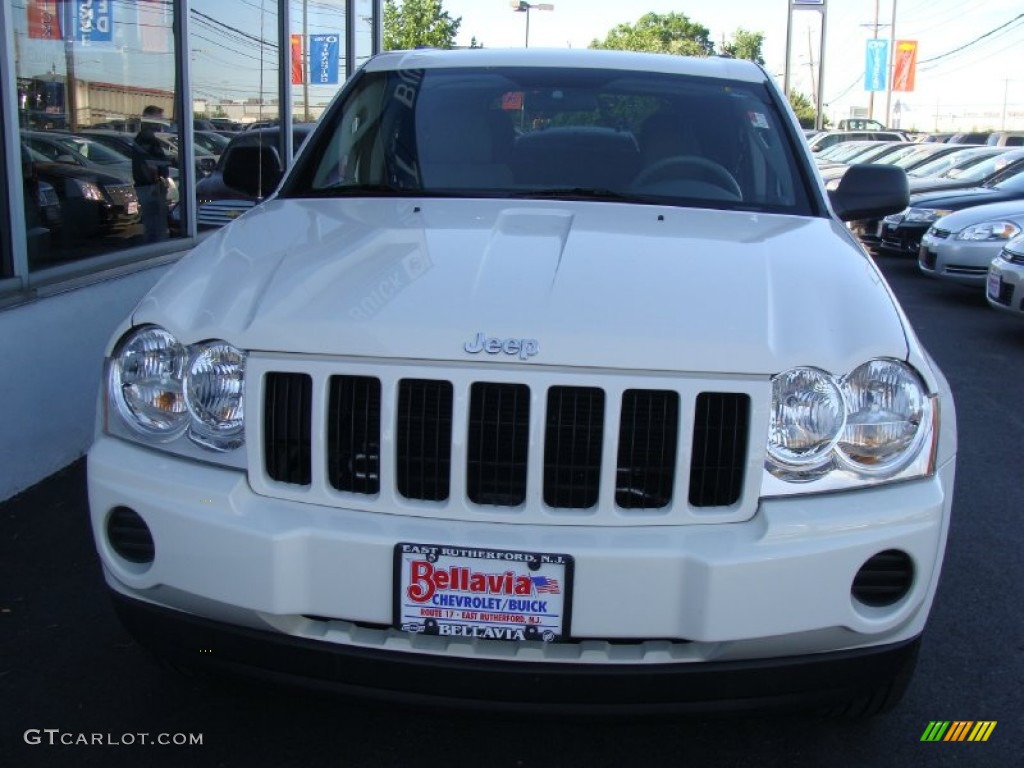 2007 Grand Cherokee Laredo - Stone White / Medium Slate Gray photo #3