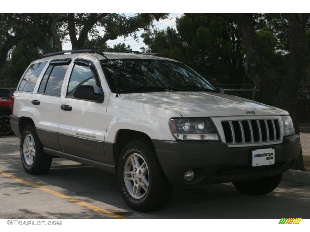 2004 Grand Cherokee Laredo - Stone White / Taupe photo #11