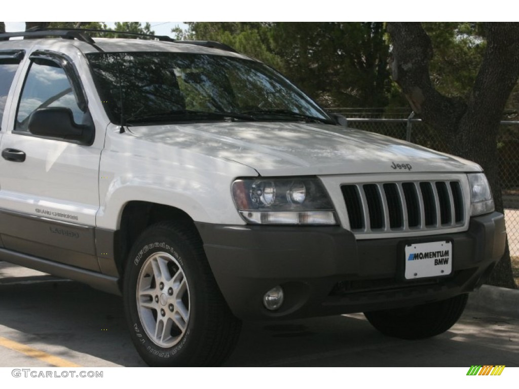 2004 Grand Cherokee Laredo - Stone White / Taupe photo #12