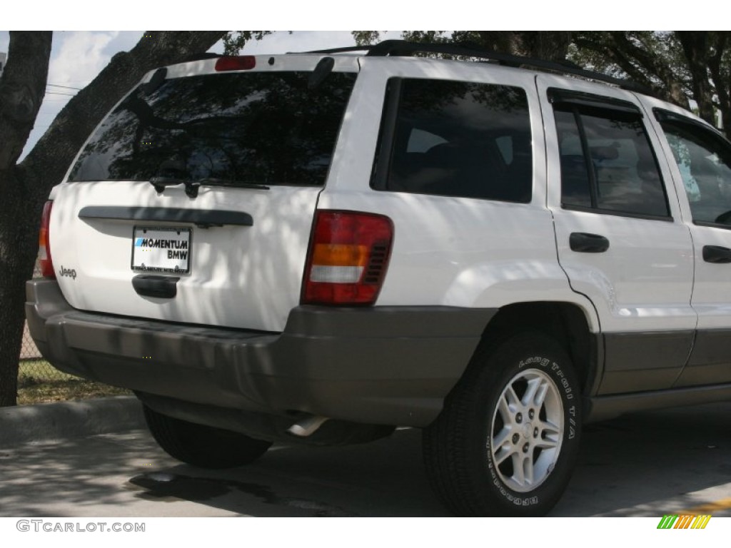 2004 Grand Cherokee Laredo - Stone White / Taupe photo #13
