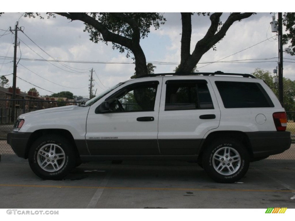 2004 Grand Cherokee Laredo - Stone White / Taupe photo #17
