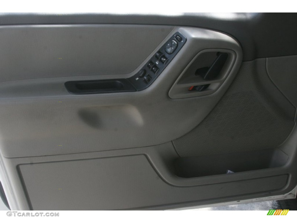 2004 Grand Cherokee Laredo - Stone White / Taupe photo #22