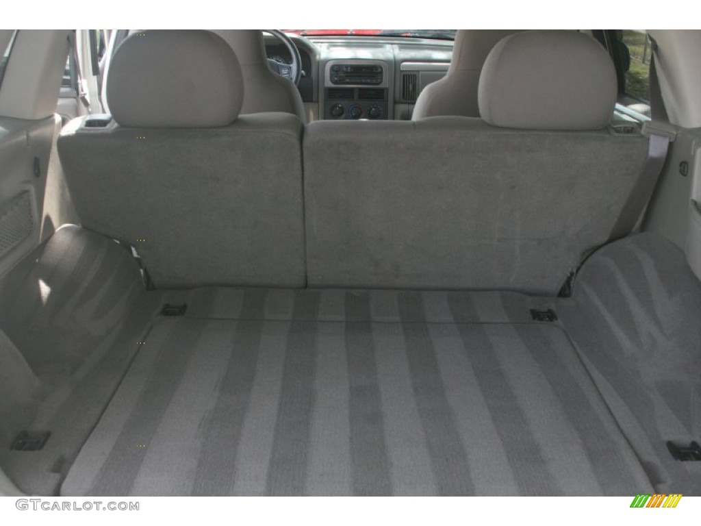 2004 Grand Cherokee Laredo - Stone White / Taupe photo #24