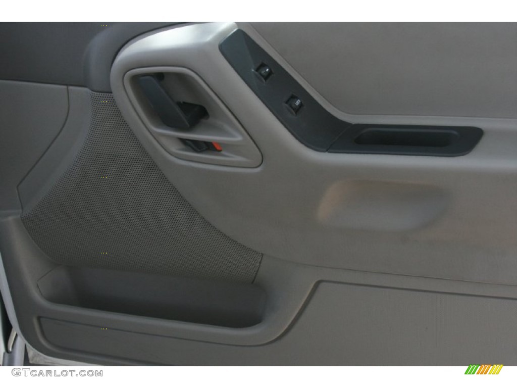 2004 Grand Cherokee Laredo - Stone White / Taupe photo #27