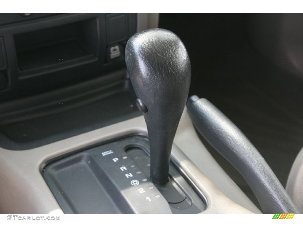 2004 Grand Cherokee Laredo - Stone White / Taupe photo #31