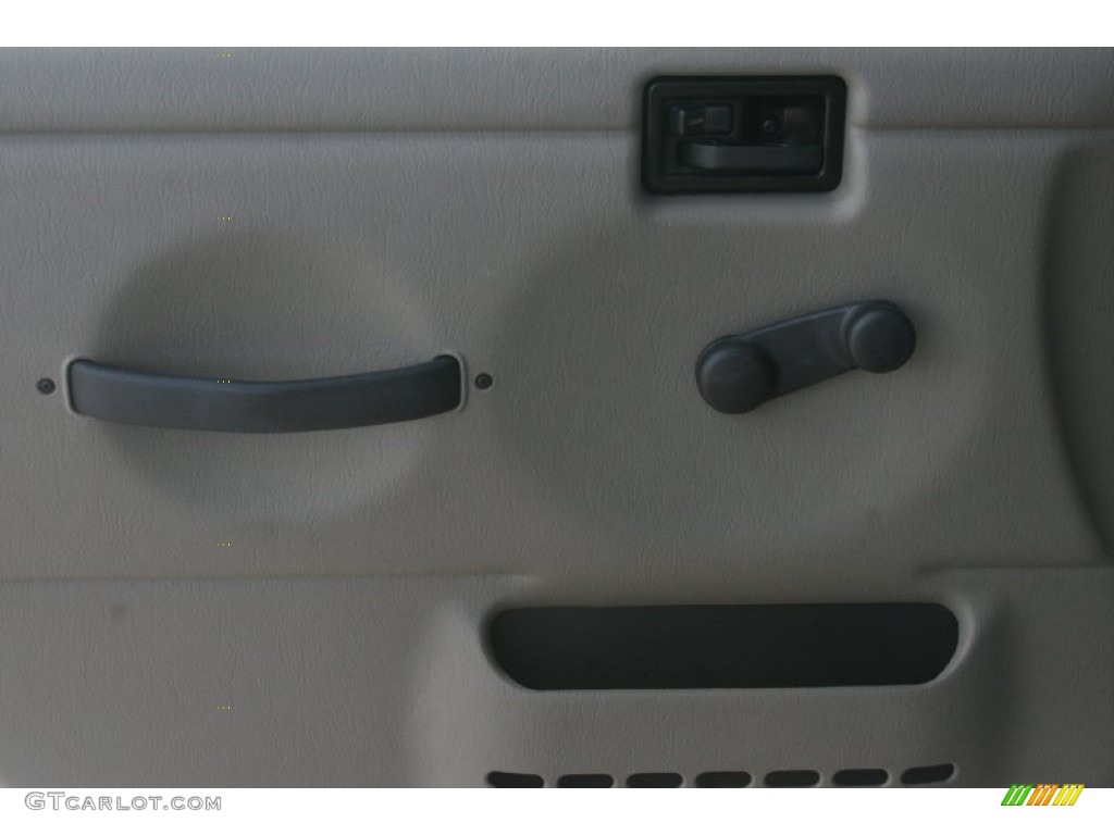 2004 Wrangler Sahara 4x4 - Light Khaki Metallic / Khaki photo #22
