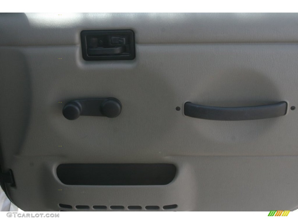 2004 Wrangler Sahara 4x4 - Light Khaki Metallic / Khaki photo #24