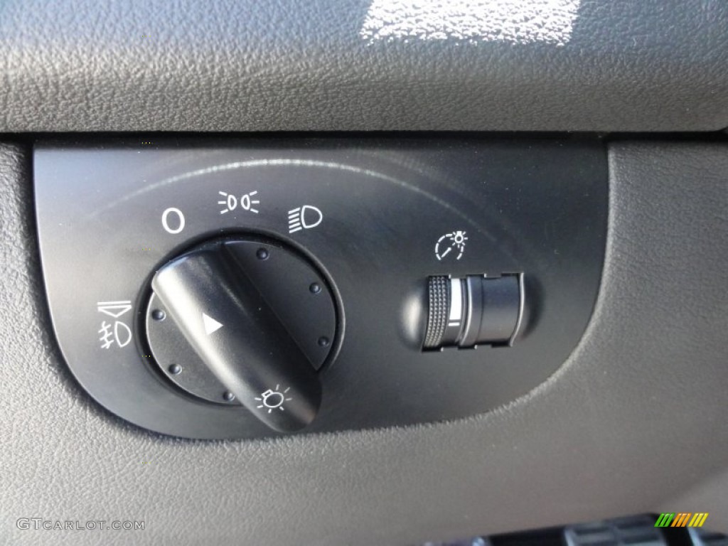 2003 Audi TT 1.8T Coupe Controls Photo #50108709