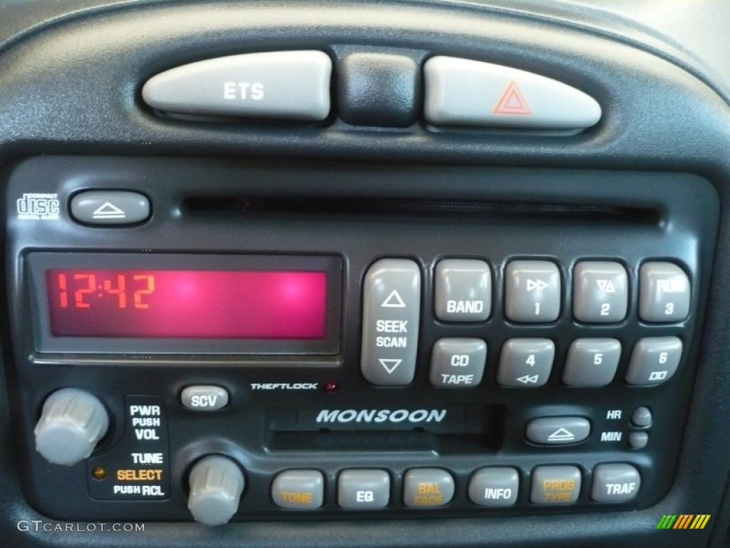 2002 Pontiac Grand Am SE Sedan Controls Photo #50112027