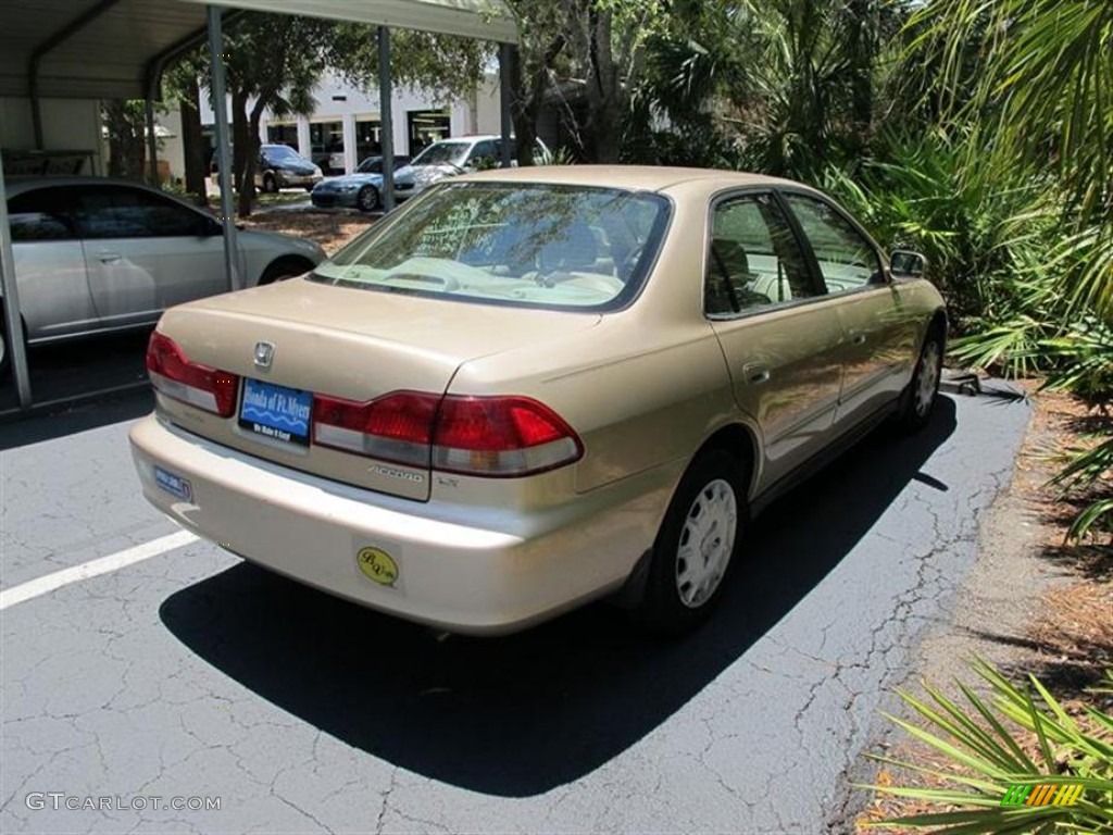 2002 Accord LX Sedan - Naples Gold Metallic / Ivory photo #4