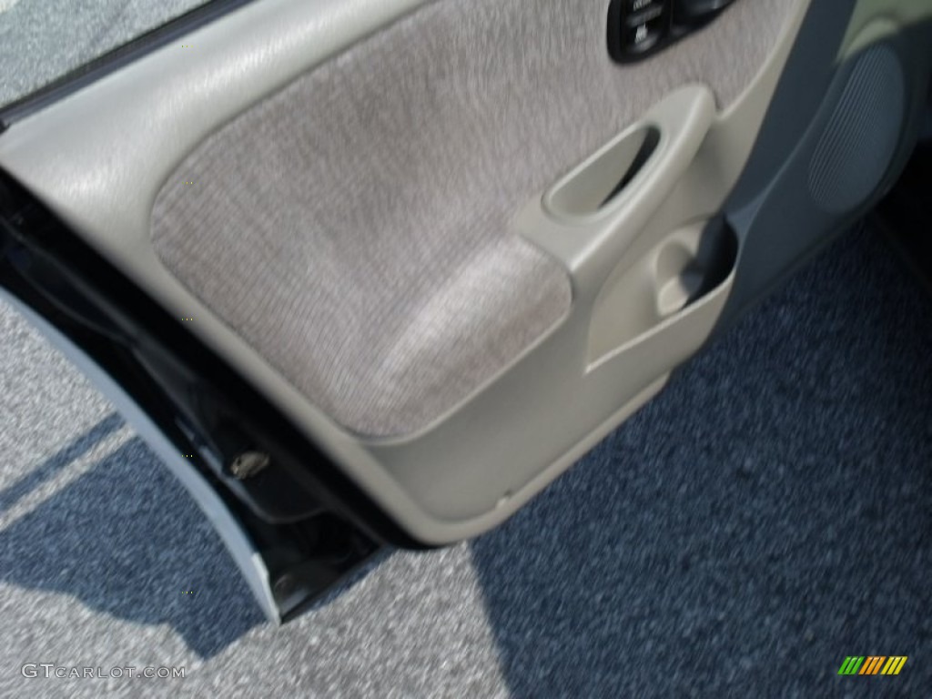 2000 S Series SL2 Sedan - Bright White / Tan photo #11