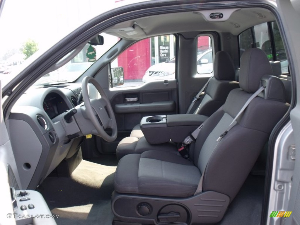 Medium/Dark Flint Interior 2006 Ford F150 XLT Regular Cab 4x4 Photo #50117253