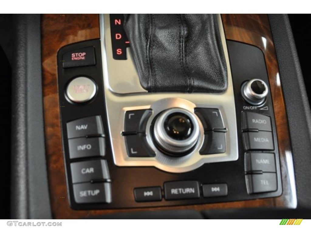2011 Audi Q7 3.0 TFSI S line quattro Controls Photos