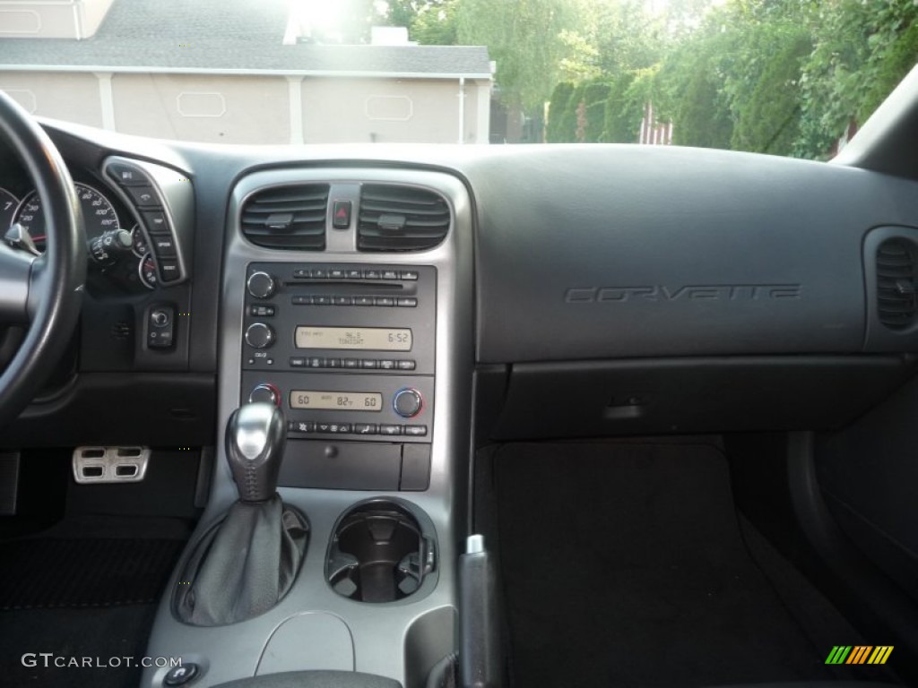 2006 Chevrolet Corvette Coupe Ebony Black Dashboard Photo #50121129