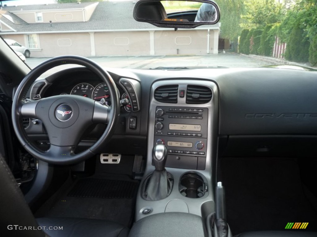2006 Chevrolet Corvette Coupe Ebony Black Dashboard Photo #50121144